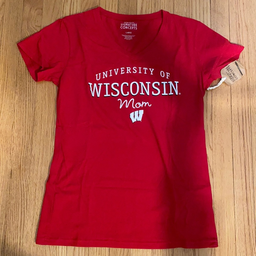 UW Madison Mom v-neck